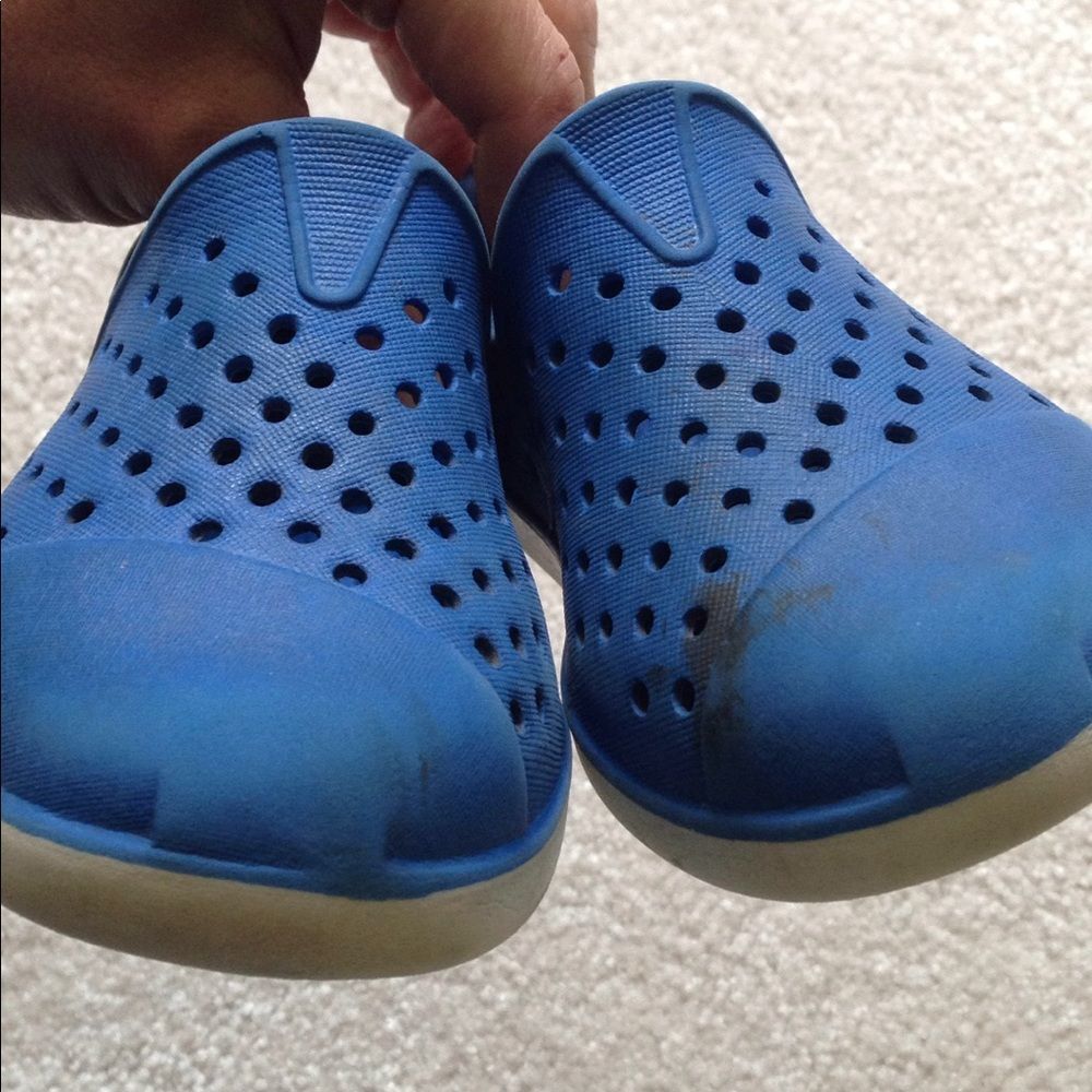 Toms  - Picture 5 of 6